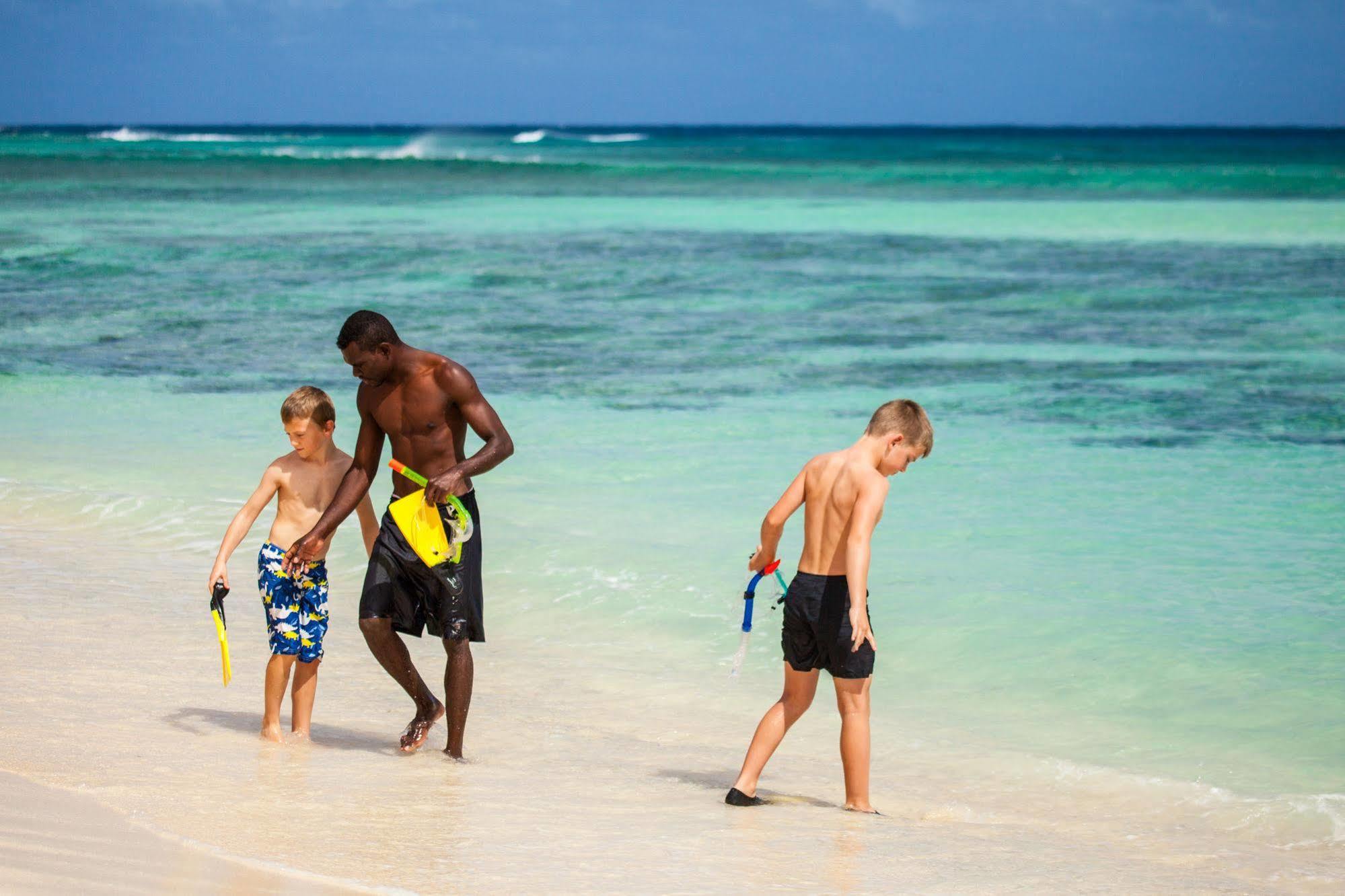 Aquana Beach Resort Port Vila Exterior photo